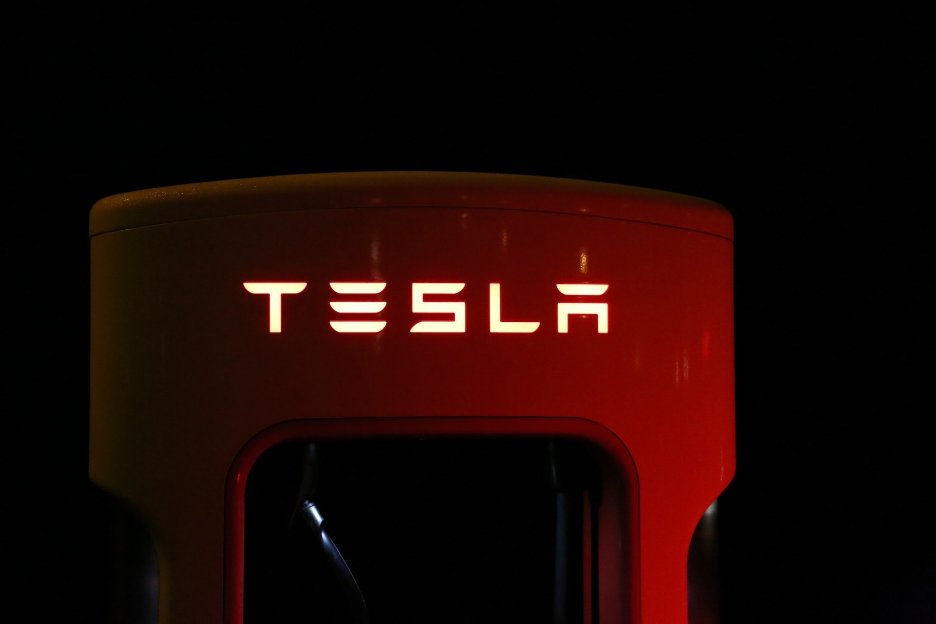 Esempio di colonnina di ricarica della Tesla