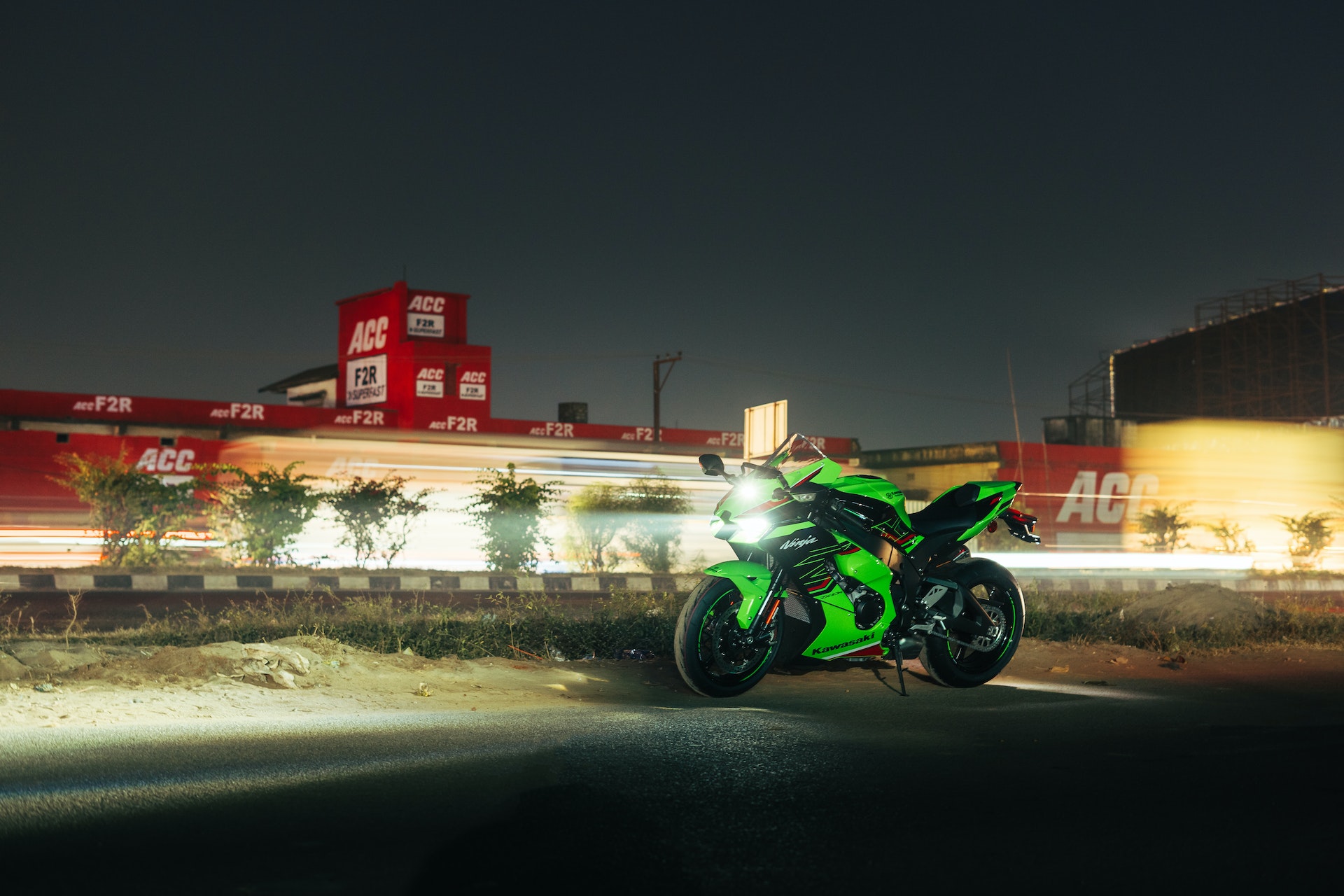 Kawasaki Ninja di notte