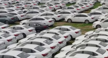 In cina i piazzali sono pieni di auto elettriche abbandonate
