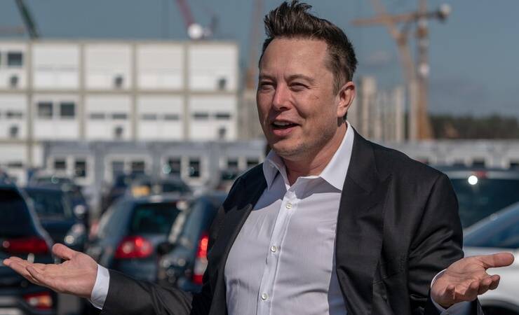  Elon Musk la sua Tesla finisce nei guai