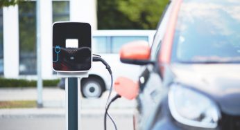Auto elettriche, potrai ricaricarla anche qui: la notizia fa felici tutti