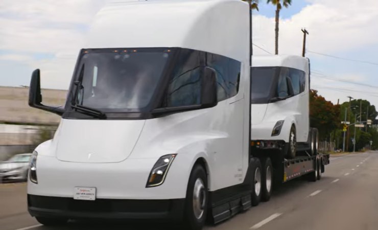 Tesla Semi può trascinare un'altra Tesla Semi