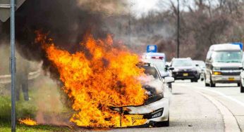 Incendio devastante in garage, coinvolta una Tesla: le immagini mettono i brividi