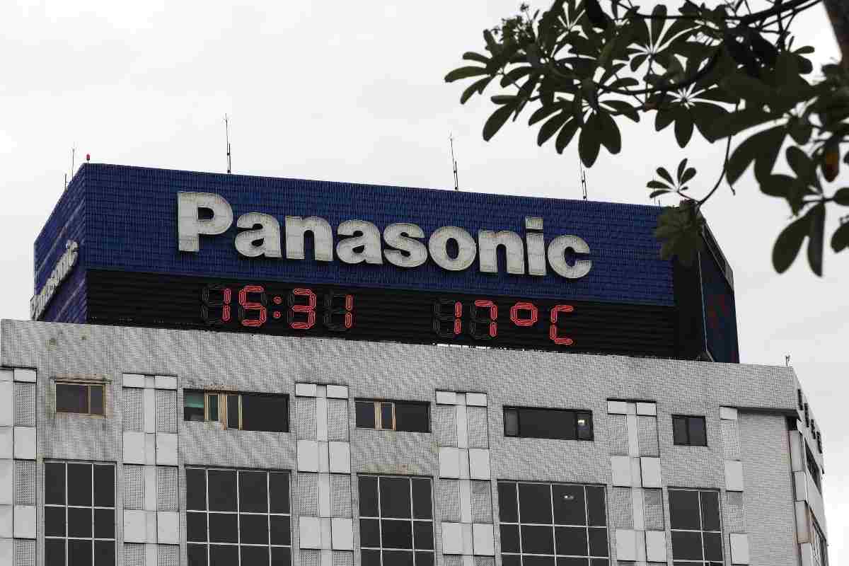Taglio alla produzione Panasonic