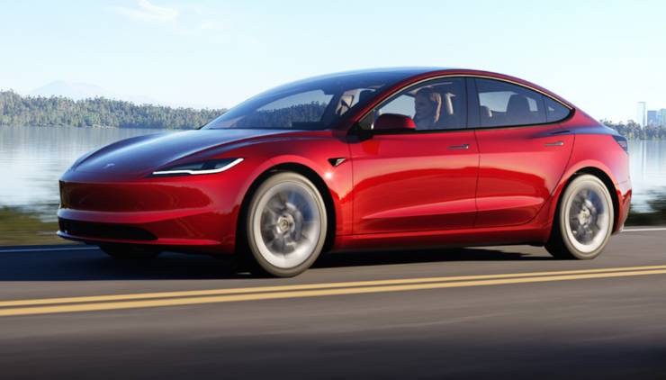 Tesla Model 3 arriva la Performance