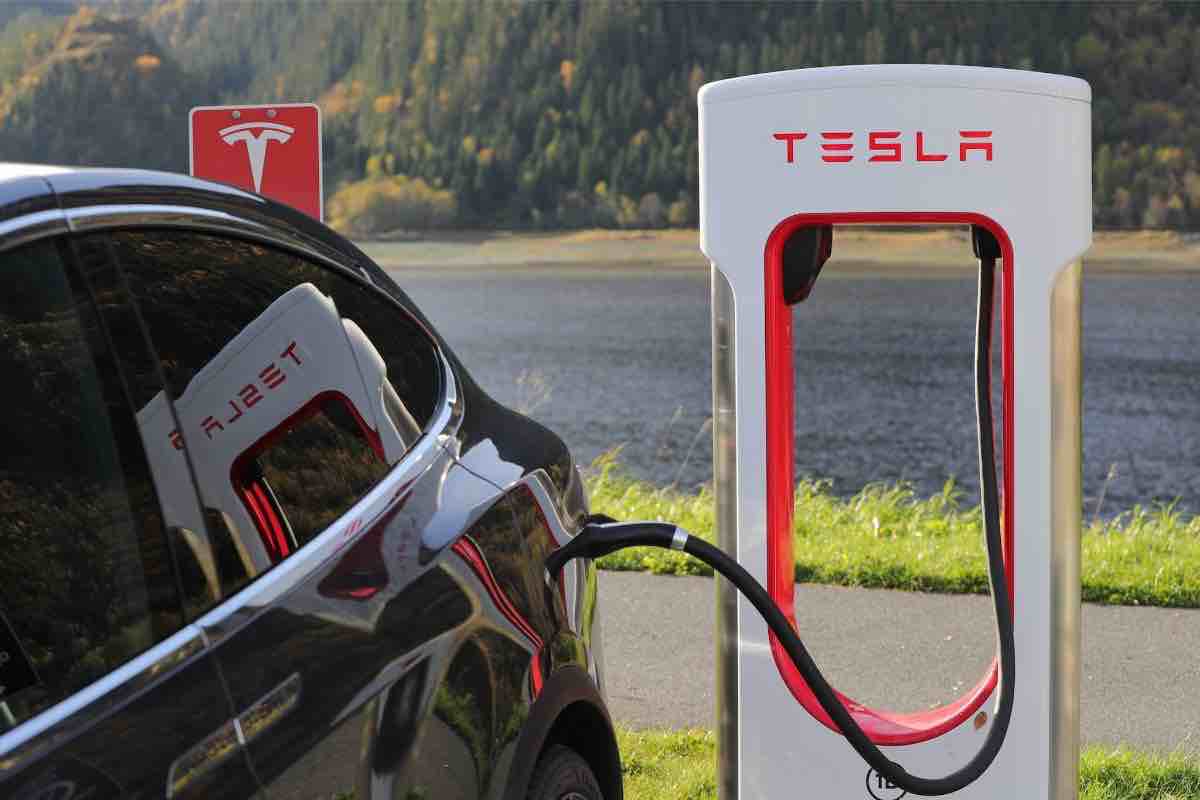 Nuova tassa per la stazioni di ricarica Tesla 