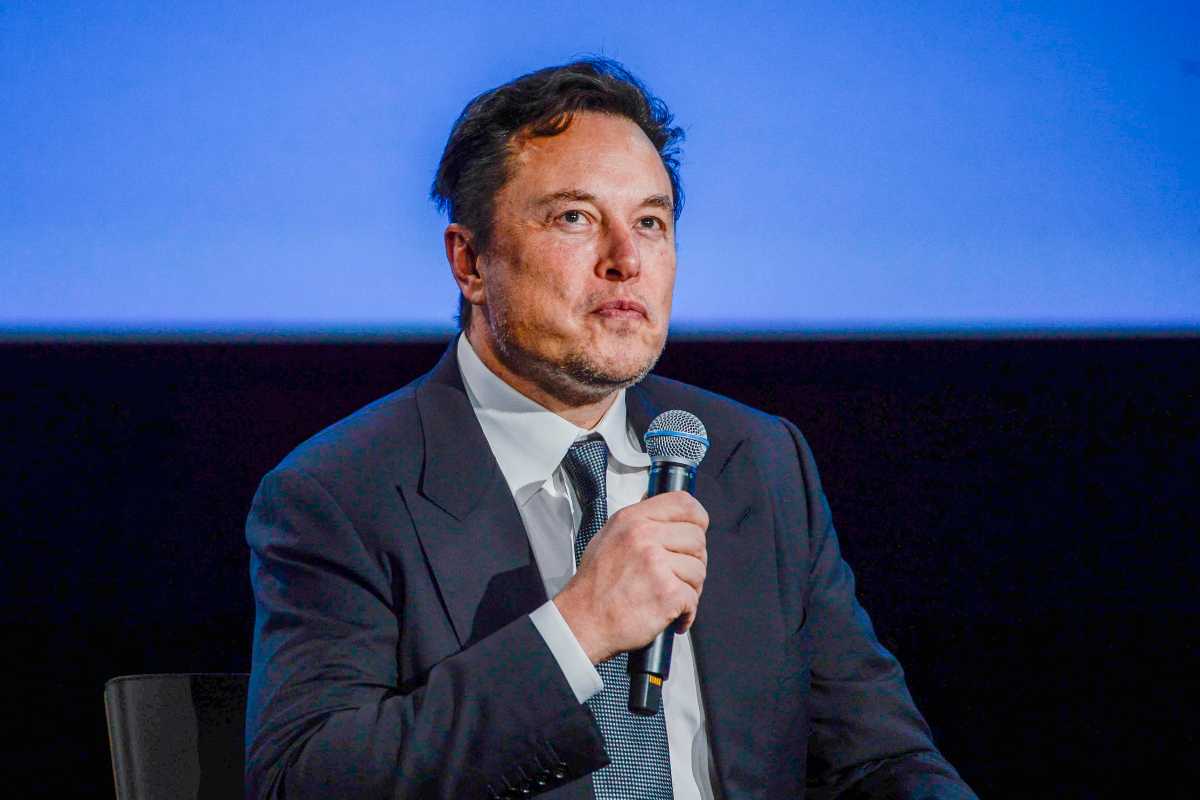 Tesla Elon Musk situazione critica