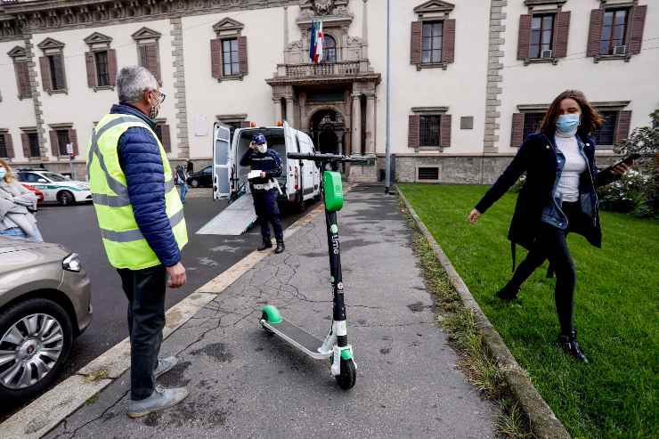 Monopattino elettrico tangenziale multa contromano Bologna