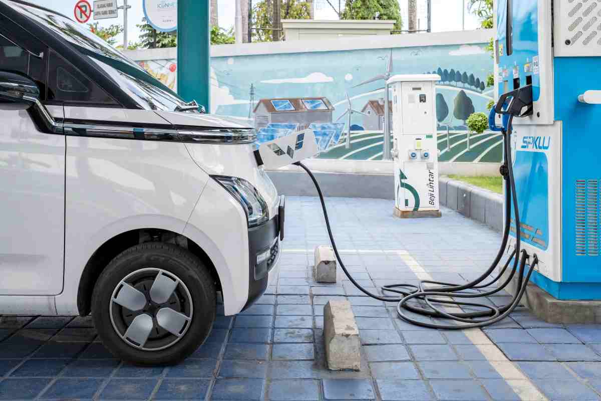 Segnale allarmante per l'elettrico: può crollare tutto 