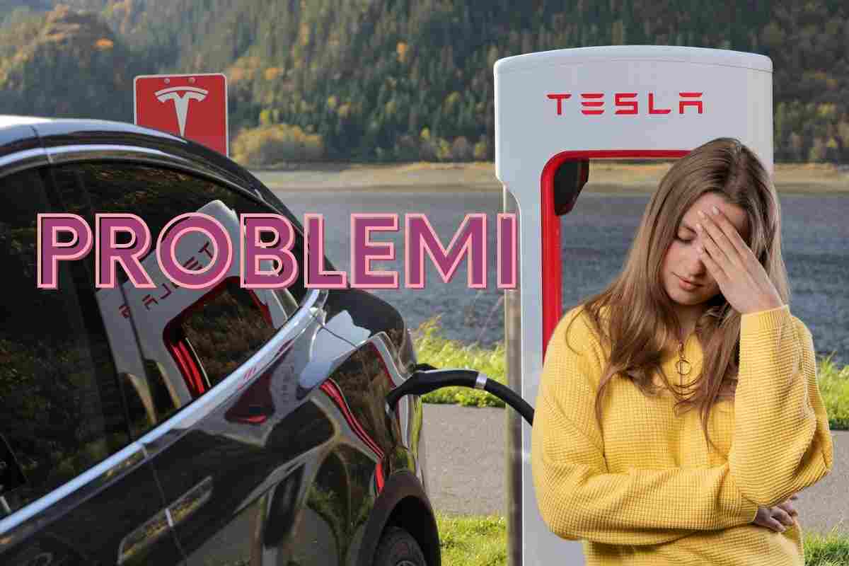 Tesla problemi aggiornamento software riciamo