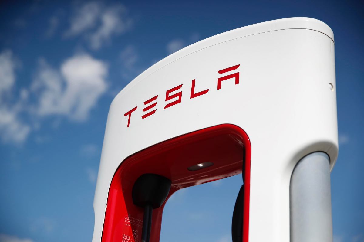 Tesla introduce una tassa per occupazione di spazio