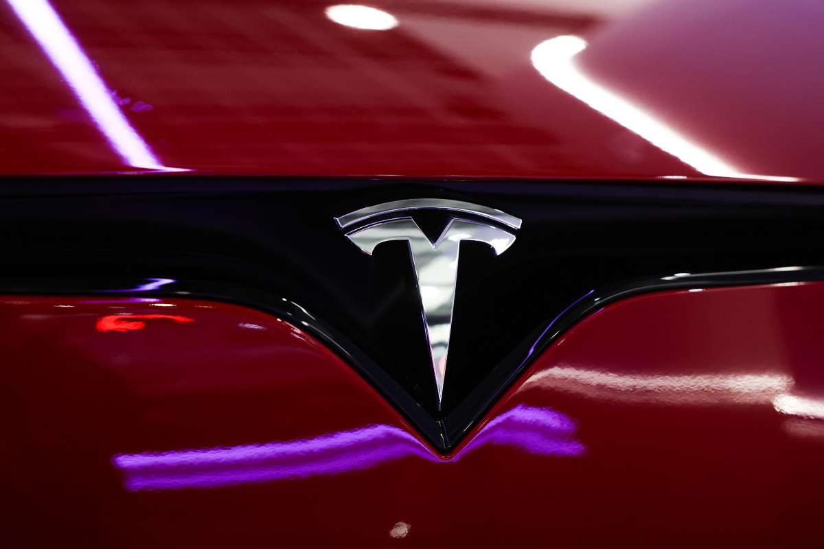 Tesla richiama diversi veicoli con l'autopilot in Cina