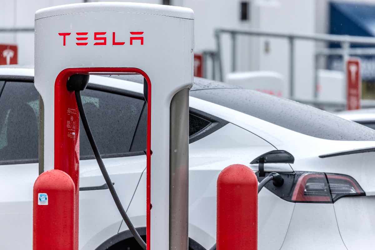 Cambiano le autonomie delle Tesla, il motivo